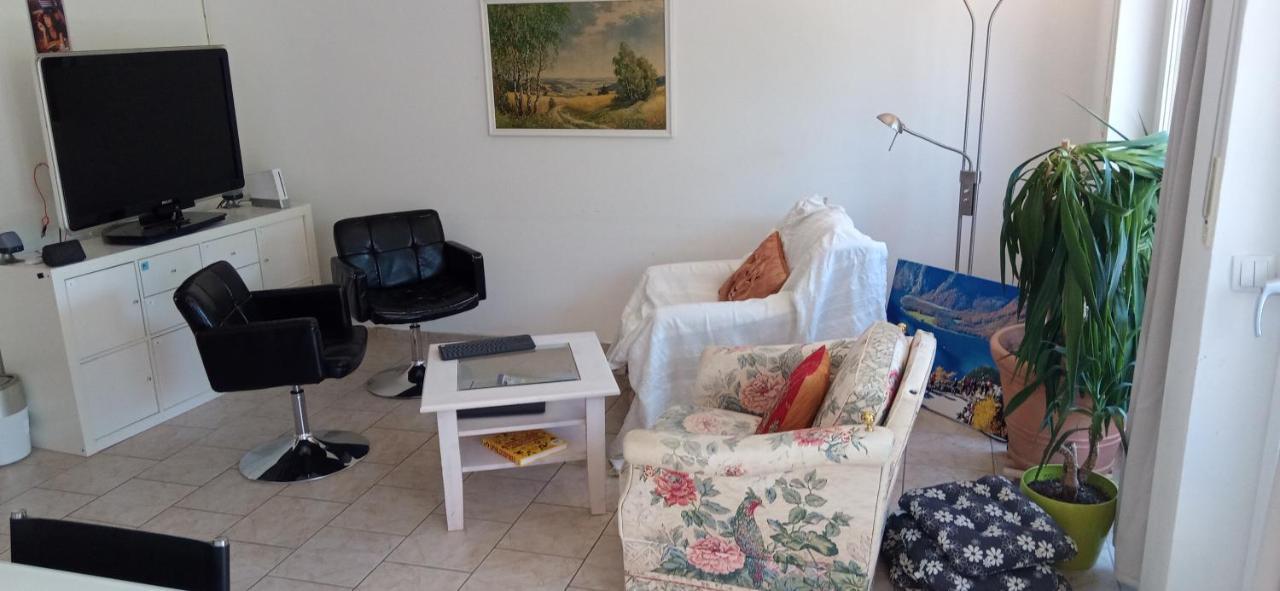 Grosses Zimmer Bad Kueche Wohnzimmer Terasse Garten Zentral Ruhig Landsberg am Lech Ngoại thất bức ảnh